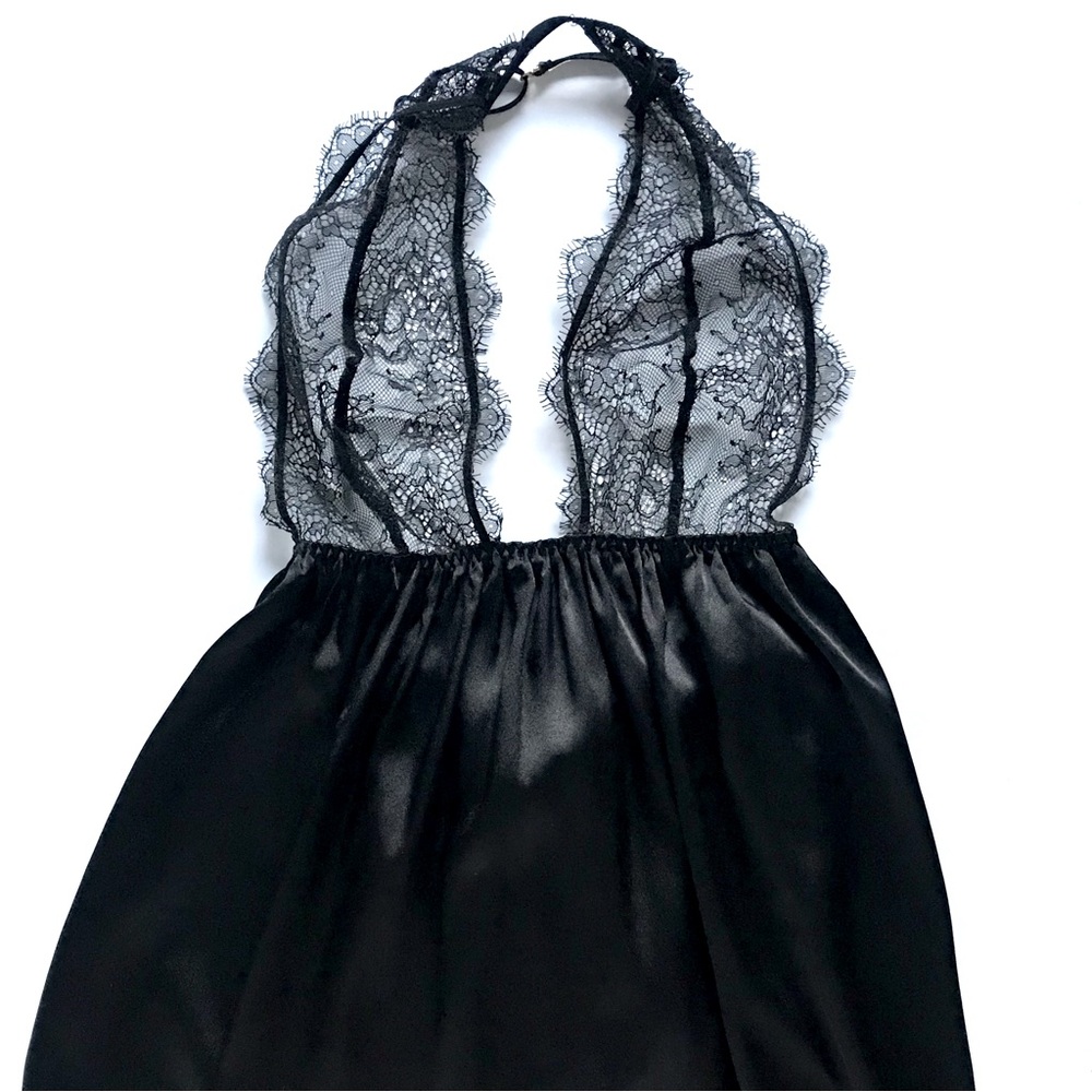 VICTORIAS SECRET Sheer Lace Open Back Halter Mob Wife Babydoll Chemise Nightgown